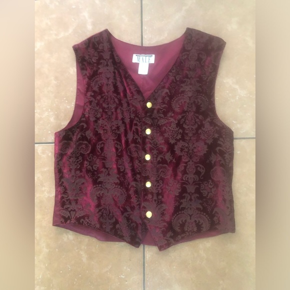 Elegant International Male Burgundy Velvet Vest - Picture 1 of 6